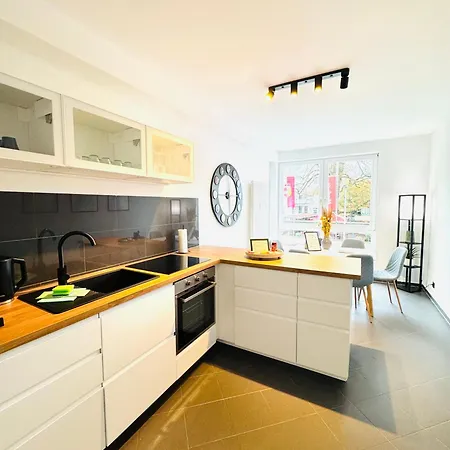 Niro I Design Apartment, Wellness, Infrarotkabine, Parkplatz, Tv * Bensheim